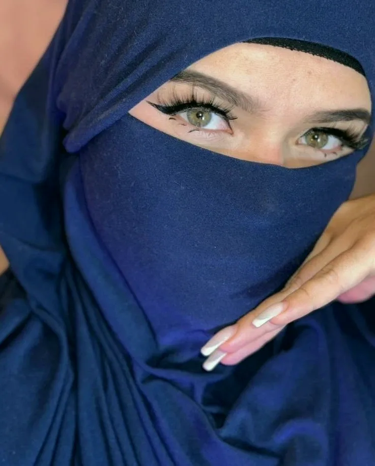 Anja, 24