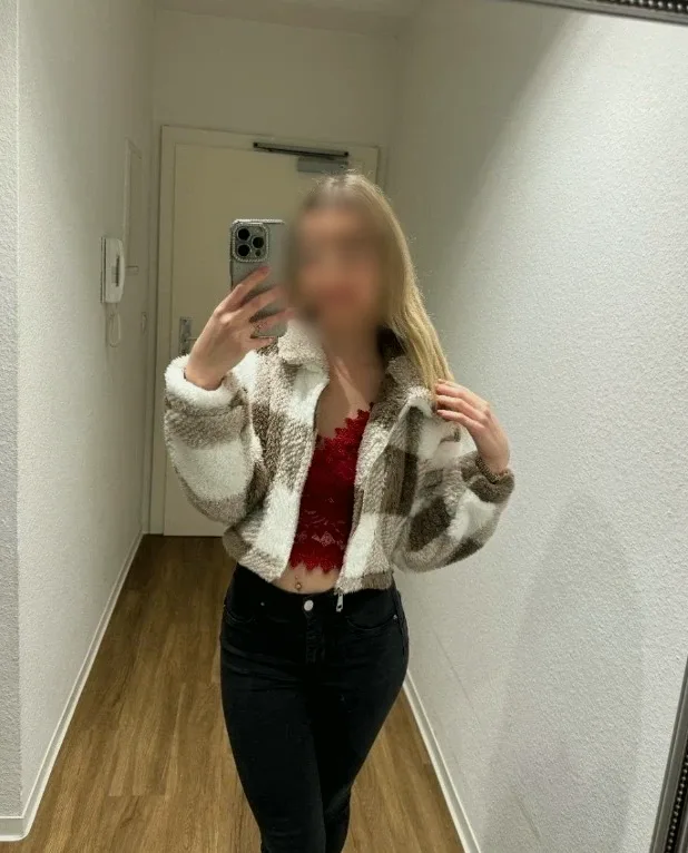 Antonia, 25