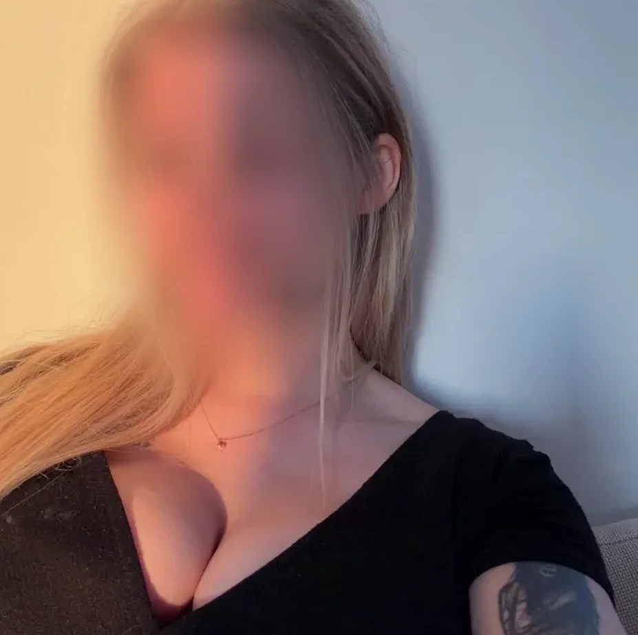 Emilia, 25