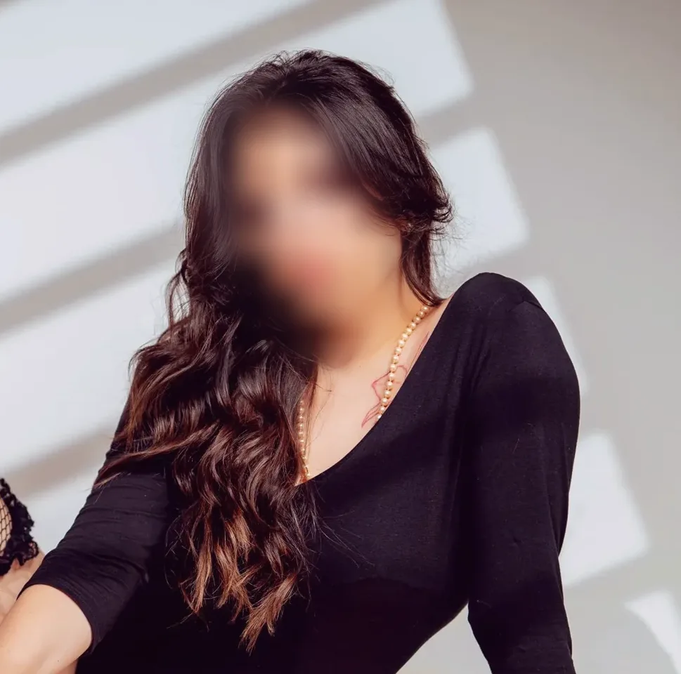 Fiona, 33