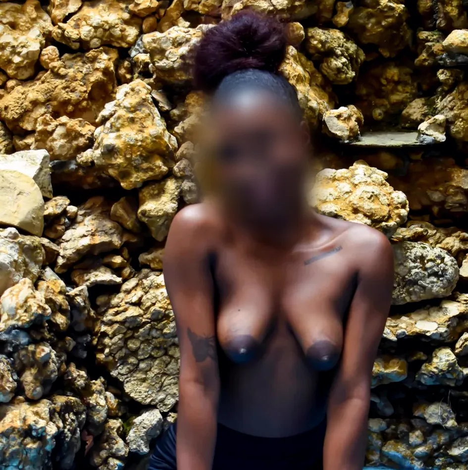 Julia, 21