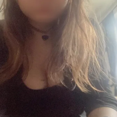 Katrin, 28