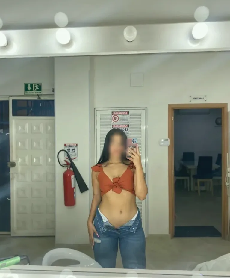 Katrin, 22