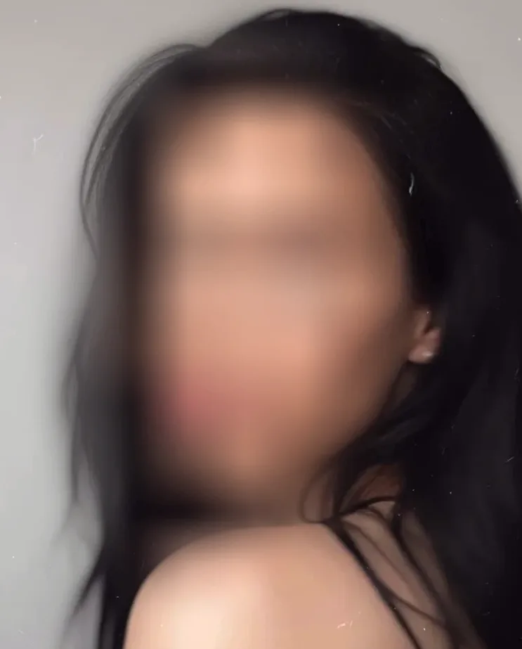 Melina, 28