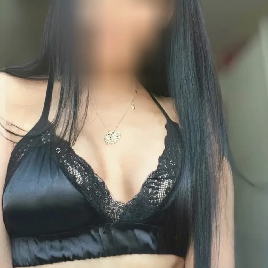 Nina, 36