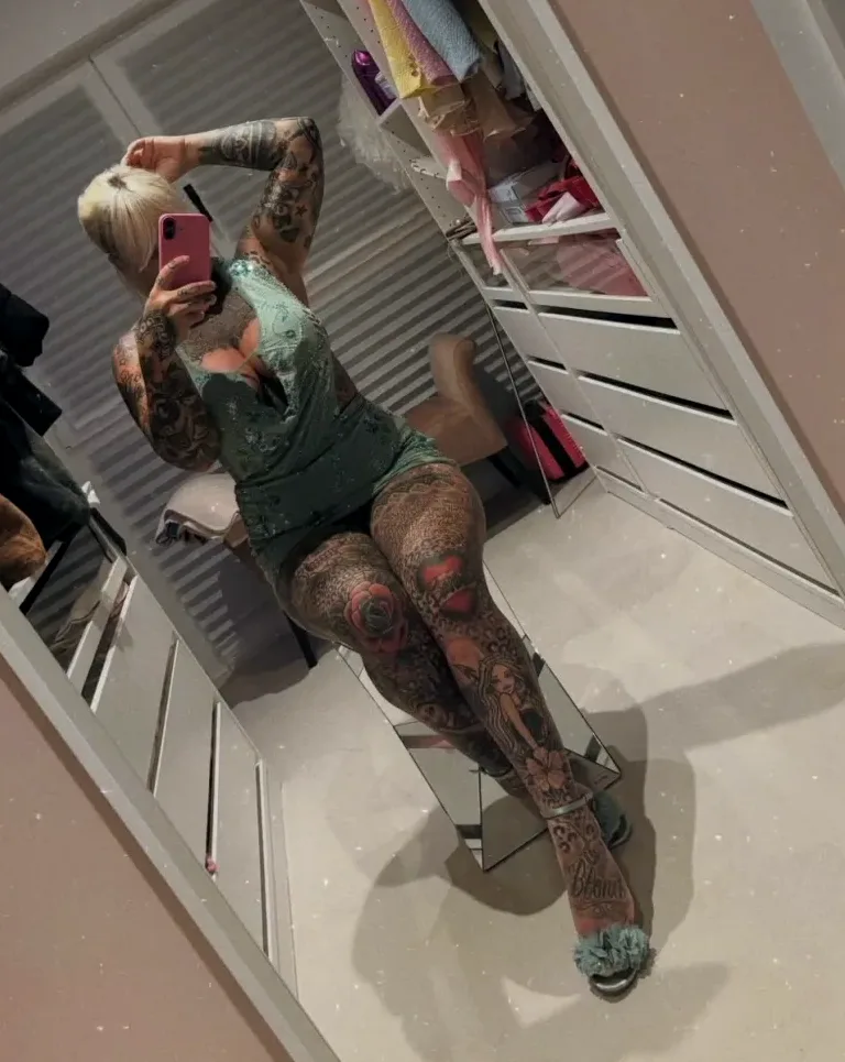 Nora, 36