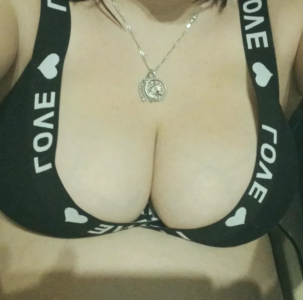 Özlem, 26