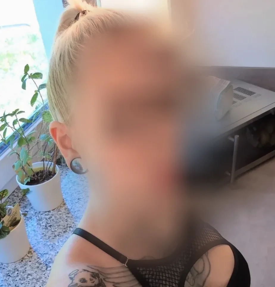 Pauline, 27