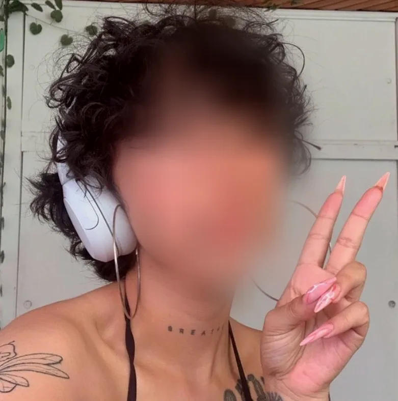 Sina, 26